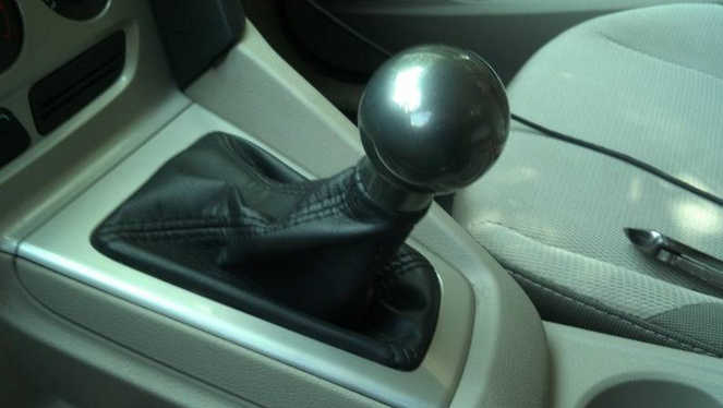 How to Install Ford Focus Anarchy Motive Shift Knob (12)