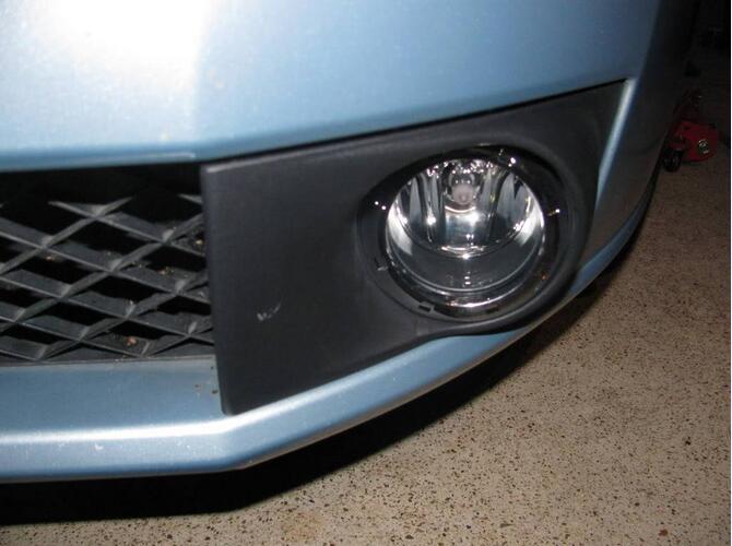 Replace & Install OEM Fog Light for Ford Focus (6)
