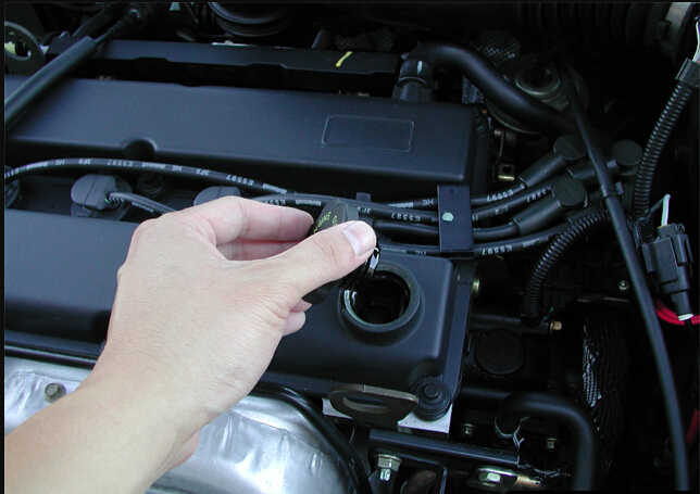 How to Check and Restore Ford Focus Engine Oil Level (5)