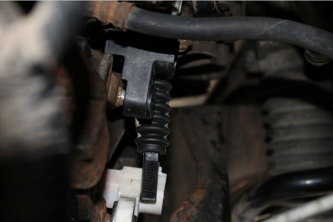 How to Replace & Adjust Shift Cable for Ford MTX75 (13)