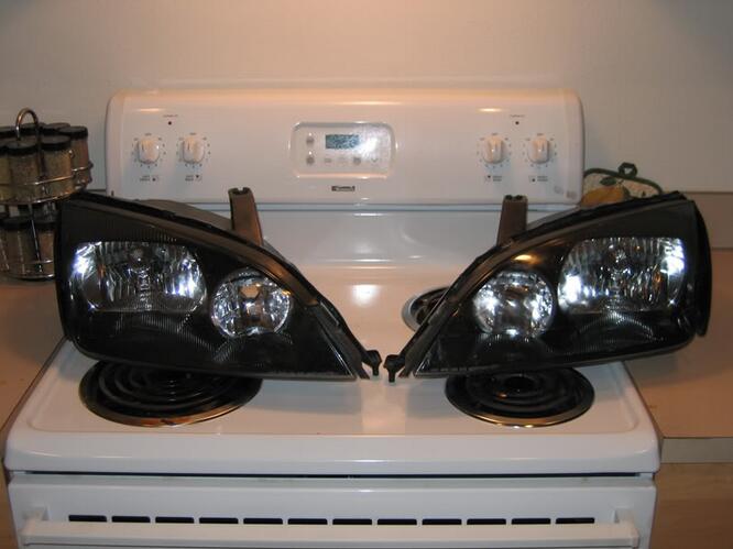 How to Paint Ford Focus 2005 Headlights by Yourself (13)