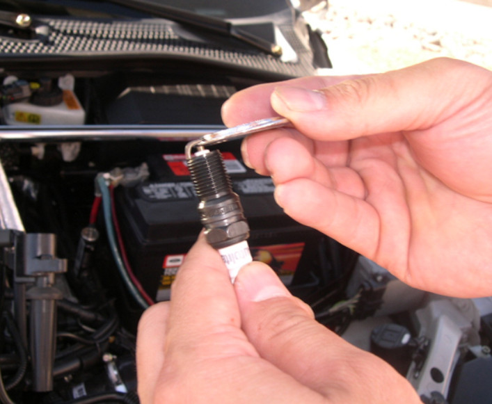How to Remove Spark Plug for Ford Focus (8)