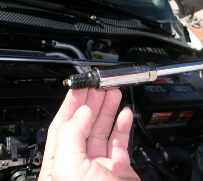 How to Remove Spark Plug for Ford Focus (9)